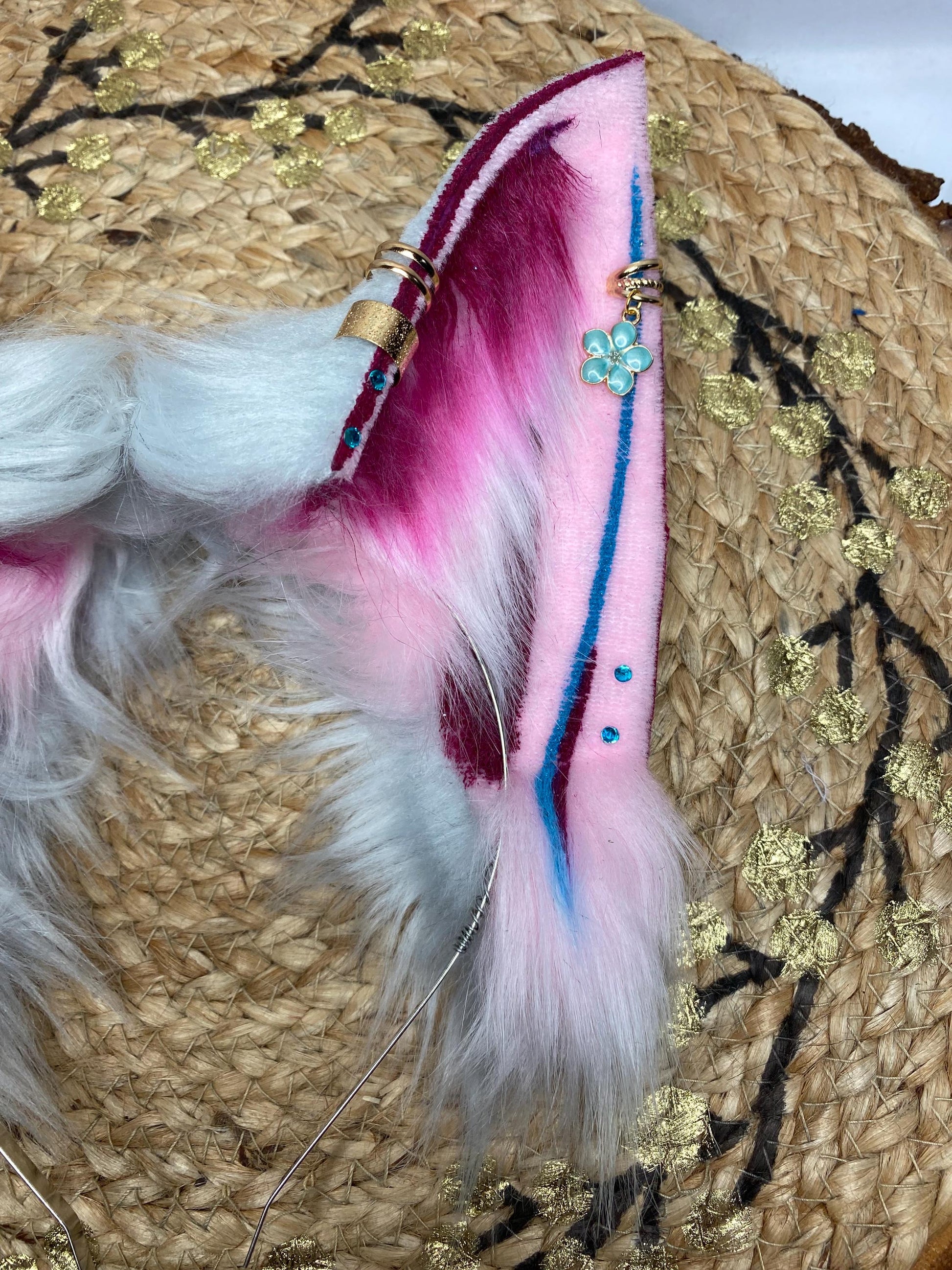 Ahri Cosplay LOL Spirit Blossom fox ears made of faux fur for cosplay, streamers, therians, furries, wearable as a headband